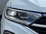 LEDマトリックスヘッドライト「IQ.LIGHT」。対向車や先行車を検知し、LEDを個別制御。まぶしさを抑えながら、夜間の視界をしっかり確保。