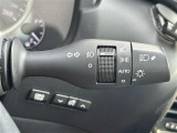 【オートライト(AUTO)】外の明るさをシステムが感知して、自動でヘッドライトが点灯します!ヘッドライトをつけ忘れを防ぐ便利機能です。