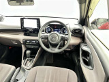 運転席まわりです。 各操作スイッチは使いやすい位置に配置されてます。