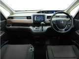 ◆インテリアパネル◆視界広々で非常に運転しやすくロングドライブでも疲れを感じさせないすっきりとまとまったインパネ周りです。