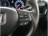 【レーダークルーズコントロール】車速に応じた車間距離を保ちながら、追従走行を支援します。
