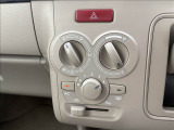 マニュアルエアコンで快適な車内で過ごしていただけます。