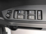 パワーウィンドゥ 運転席ドアスイッチ照明付です。電動格納ミラーも手元でワンモーションで可能です。