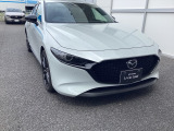 アダプティブ・LED・ヘッドライト(ALH)搭載!夜間走行時に先行車や対向車の状況をクルマが判断。ヘッドランプの照射範囲や明るさを自動的に変化させます!