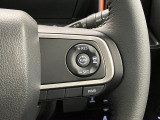 【アダプティブクルーズコントロール】 走行中に先行車の様子を検知しながら、設定した速度の範囲内で先行車との距離のキープを支援!疲れにくく、長距離運転中の渋滞なども快適に運転できます。