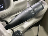 【オートライト】周りの明るさに応じて自動でヘッドライトの点灯・消灯ができる機能です!ライトの付け忘れ・消し忘れなどが無くなり、雨の日や夕方の走行も安心!トンネル通過時も便利ですね♪