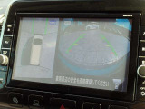 パノラミックビューモニター付きです。車両を上から見たような映像をディスプレイオーディオ画面に表示。運転席からの目視だけでは見にくい、車両周辺の状況をリアルタイムでしっかり確認できます。