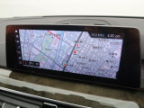 【純正ナビゲーション】BMWのナビゲーションは操作性も良く、詳細な地図情報と交通状況を見やすく表示し、快適なドライビングをサポートしながら目的地までナビゲートします