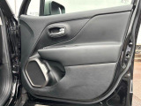 運転席ドア内張です。