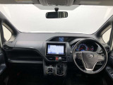 シンプルながら機能性あふれる運転席廻りです。視界性もよく、運転しやすいですよ。