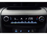 ★エアコンはオートタイプが装着済みです!オートモードにしておけば、車内温度を設定するだけで風の料や吹き出し口の切り替えを機械が行ってくれます!一年中快適な環境を作れますよ♪
