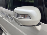 LEDドアミラーウインカーがカッコいいですね。