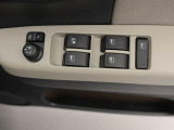 パワーウィンドゥ 運転席ドアスイッチ照明付です。電動格納ミラーも手元でワンモーションで可能です。