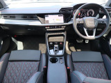 Audi正規ディーラーが高品質をお約束。高度な訓練・教育を受けたAudi専任メカニックが、100項目にもおよぶ精密な点検を実施いたします。すべてをクリアしたAudi車だけが、あなたのお手元に届けられるのです。