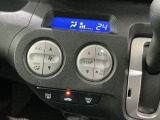オートエアコンがついていますので、簡単操作で快適に過ごせます。希望の温度に自動調整してくれるのが便利です。