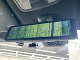 【アドバンスドルームミラー】後席の大きな荷物や同乗者で後方が確認しづらい時でも安心!カメラが撮影した車両後方の映像をルームミラー内に表示。クリアな視界で状況の確認が可能です!