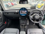 座り心地も言うこと無し。運転席に座った時のファーストインプレッションは「高級感」、遊び心もありながら、高級感も溢れるミニ。