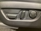こちらのグレードは助手席にもパワーシートを装備しております!運転席同様お好みで調整が可能です!