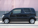 純正アルミで全体的にデザインがまとまっています。車も人も、オシャレはまずは足元からですね。
