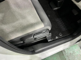 痛みの出やすい運転席シートの角、フロアマット、座面、ともに良好です