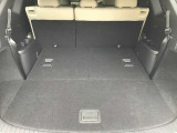 後部のシートを倒すとこんなに広々空間が!大きなお荷物を乗せる時でも心配ありません!