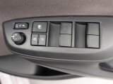 【パワーウィンドゥ】全席ワンタッチ挟み込み防止機能付です。電動格納ミラーも手元でワンモーションで可能です。