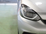 LEDヘッドライトは、点灯の瞬間から光量を発揮し、突然暗くなるトンネルなどでの安定感を高めます。