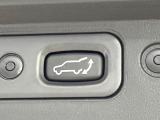 【パワーバックドア】スマートキーや運転席のボタンを押すだけでリアゲートが自動で開閉します!荷物を持っている時や、高い位置にあるバックドアを閉める際に便利な機能です♪