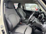 座り心地も言うこと無し。運転席に座った時のファーストインプレッションは「高級感」、遊び心もありながら、高級感も溢れるミニ。