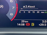 低走行車両入庫!レイアウトはステアリングスイッチで切り替えでき運転に集中しながら必要な情報を瞬時に得ることが可能です。