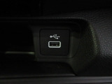 便利な充電用USBジャックも付いています。