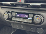 オートエアコンで温度を設定するだけで快適な車内環境を維持することができます!