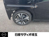 【アルミホイール】高級感引き立てる純正アルミ。止まってても走ってても存在感あります。