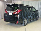 ハイブリッドならではの静粛性と力強さに加え、Toyota Safety Sense、パノラミックビューモニター、ブラインドスポットモニターなど安全装備も充実。7人乗りでご家族の移動も快適です