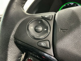 ステアリングにオーディオ操作スイッチが付いています。オーディオ画面に直接タッチしなくても操作が出来ますので、運転に集中できます。