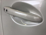 キーをポケットに入れたままでもドアのロック&アンロックができ、雨の日や、荷物の多い日に大活躍!