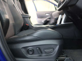 パワーシート搭載。微妙な調整が手軽にでき、ピッタリなポジションで運転することが可能です。