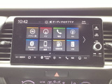 Honda CONNECTディスプレーを搭載しています。ナビ、スマホ連携、車両情報表示、各種設定操作を一つに集約した高機能タッチパネル。直感的に使える便利なインターフェースです。