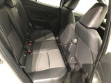 【後部座席】も当然、綺麗・清潔に仕上げております。内装の綺麗なお車は気持ちが良いですし、コンディションのいい車が多いです。これもオススメの1台です。