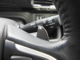 オートヘッドライト標準装備です。車外の明るさに応じて自動的にヘッドライトの点灯・消灯をしてくれます。トンネルの出入り口などで活躍してくれます。