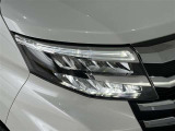 LEDヘッドライトです。デザイン性がよくとても明るいので、夜間の走行や悪天候でも安心です。しかも長寿命!