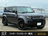 新車時1404.1万円(車両本体価格1351万円、メーカーオプション53万円)のお車です。カルパチアングレーの110XD350が入庫しました。22インチブラックアルミ、フロントセンターコンソール急速クーラーボックス付です。