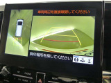 パノラミックビューモニターを装備。クルマを真上から見るように周囲を確認できます。