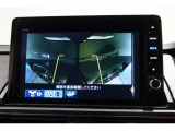 ★マルチビューカメラシステム★ギヤをRに入れるとナビの画面には上空から見下ろし感覚の映像がドライバーをアシスト★