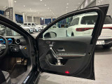 パワーシートの操作は、スイッチがシートの形状をしておりますので、ダイレクトに調節が可能でございます。