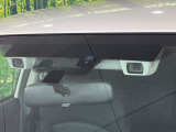 【アイサイトVer3】前方の車両等を検知し、衝突しそうな時は警報で注意を促し、ブレーキを踏む力をサポート。ブレーキを踏めなかった場合は衝突被害軽減ブレーキが作動、衝突回避をサポートします。