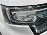 LEDヘッドライトは、点灯の瞬間から最大光量を発揮し、突然暗くなるトンネルなどでの安定感を高めます。