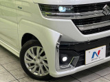 【LEDヘッドライト】悪天候や夜間走行時も良好な視界を確保し安心して運転できる高輝度LEDヘッドライトを装備!点灯速度が早く、消費電力も抑えられています。