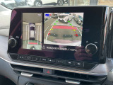 [アラウンドビューモニター]車両を上から見たようなカメラで周りの障害物などが一目瞭然!駐車が苦手な方でも、らくらく駐車♪