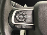 ステアリングに組み込まれた操作性の良いオーディオスイッチ。視線を逸らす事もなく操作出来ます。